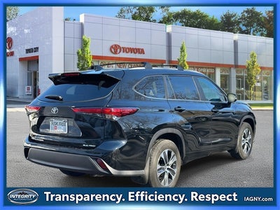 2023 Toyota Highlander XLE 8 PASSENGER BENCH SEATING