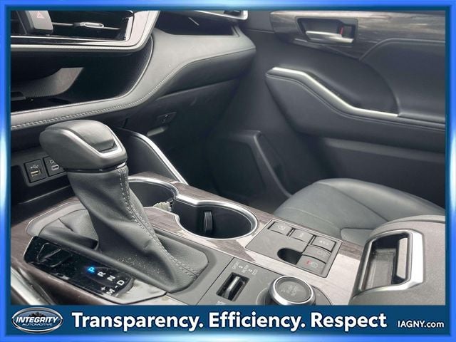 2023 Toyota Highlander Platinum