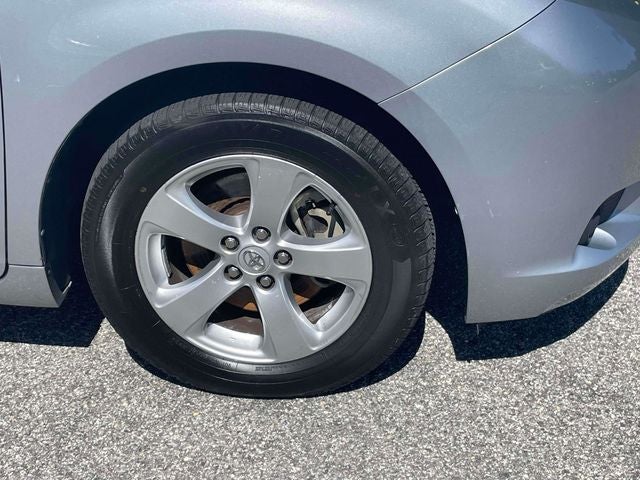 2014 Toyota Sienna LE 8 Passenger