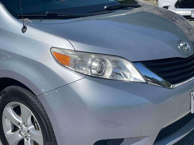 2014 Toyota Sienna LE 8 Passenger