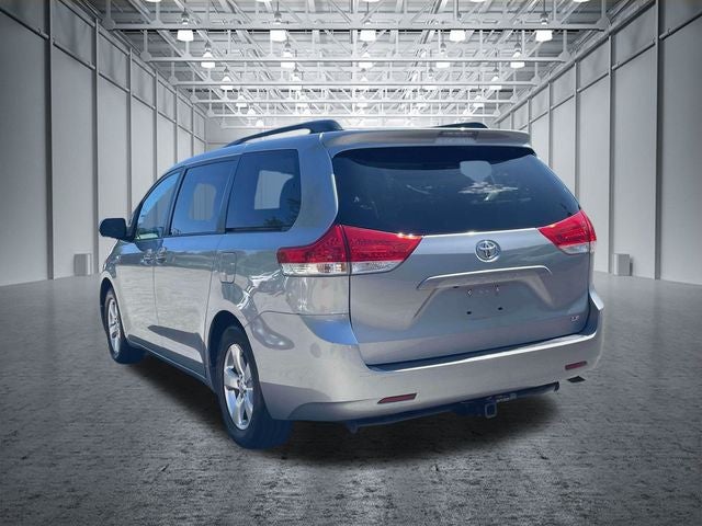 2014 Toyota Sienna LE 8 Passenger