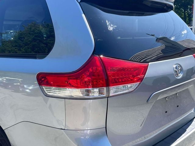 2014 Toyota Sienna LE 8 Passenger