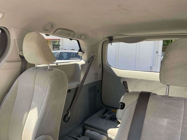 2014 Toyota Sienna LE 8 Passenger