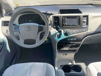 2014 Toyota Sienna LE 8 Passenger