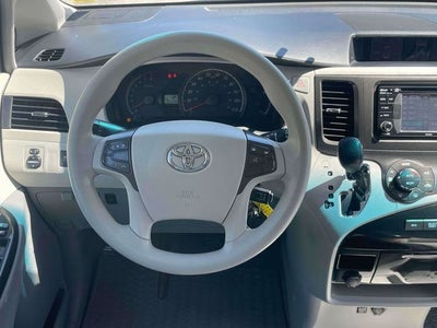 2014 Toyota Sienna LE 8 Passenger