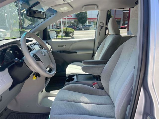2014 Toyota Sienna LE 8 Passenger