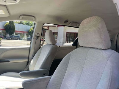 2014 Toyota Sienna LE 8 Passenger
