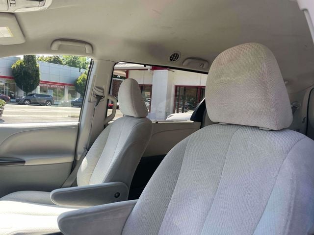 2014 Toyota Sienna LE 8 Passenger