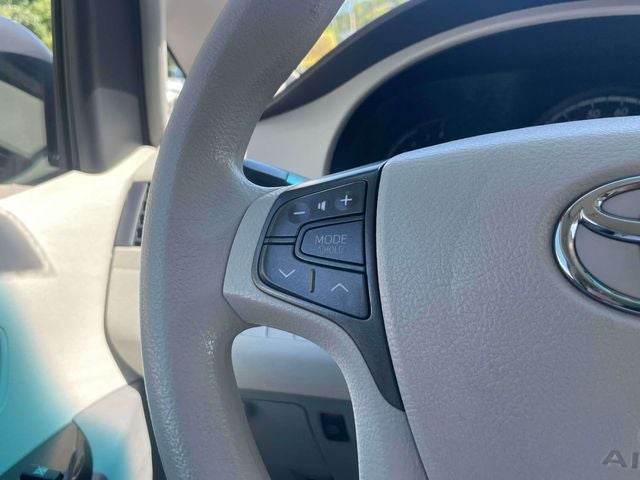 2014 Toyota Sienna LE 8 Passenger