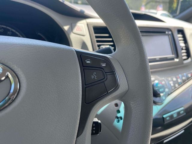 2014 Toyota Sienna LE 8 Passenger