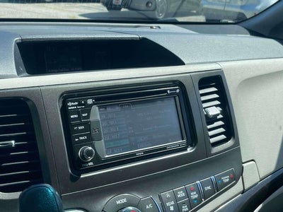 2014 Toyota Sienna LE 8 Passenger