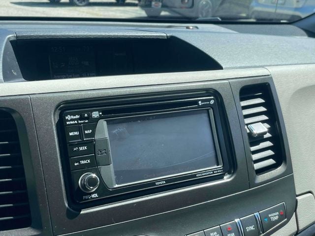 2014 Toyota Sienna LE 8 Passenger