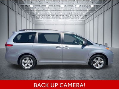 2014 Toyota Sienna LE 8 Passenger