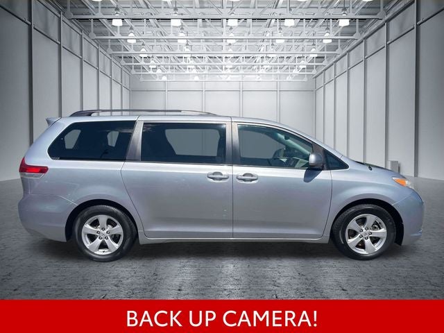 2014 Toyota Sienna LE 8 Passenger