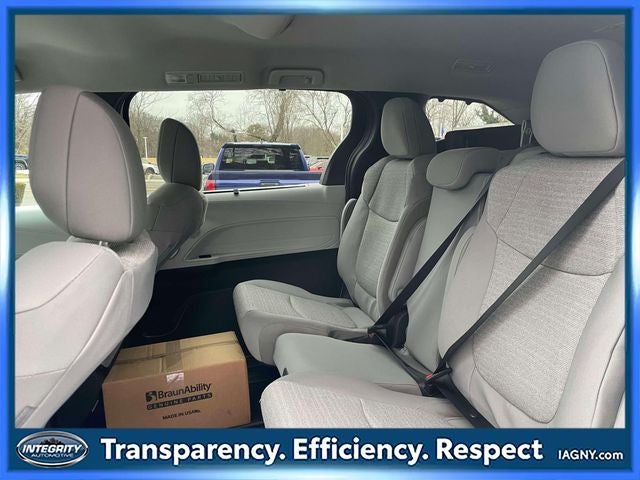 2026 Toyota Sienna Mobility LE 8 Passenger