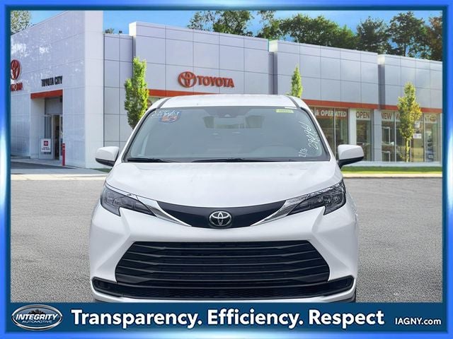 2026 Toyota Sienna Mobility LE 8 Passenger