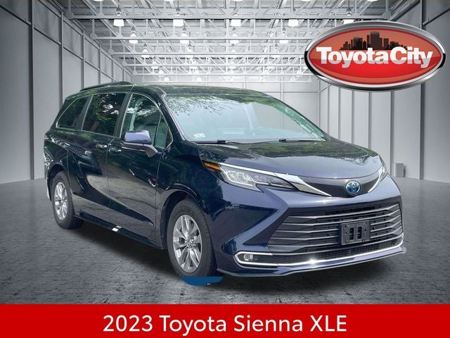 2023 Toyota Sienna XLE 8 Passenger