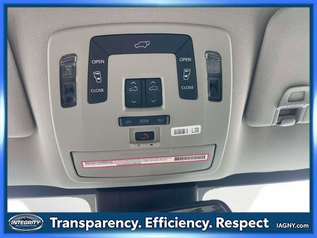 2023 Toyota Sienna XLE 8 Passenger
