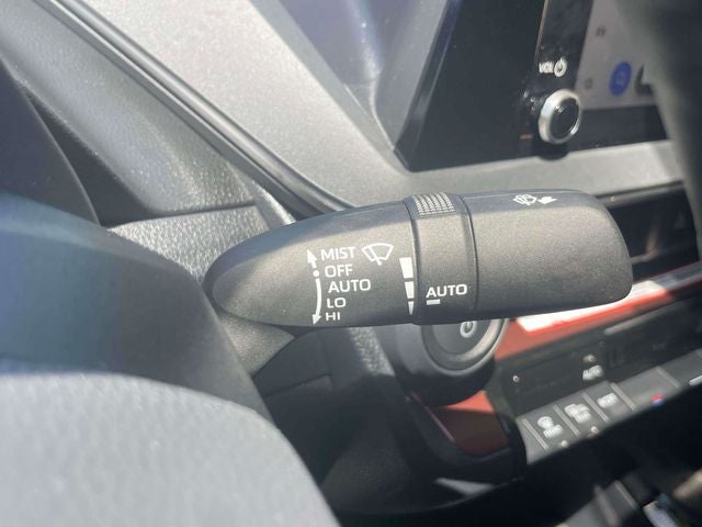 2025 Toyota Prius Plug-In Hybrid SE