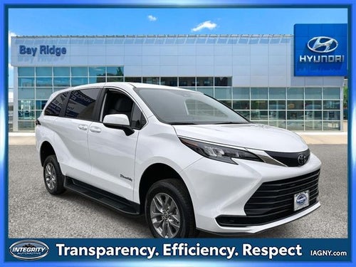 2025 Toyota Sienna LE 8 Passenger