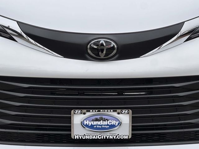 2025 Toyota Sienna LE 8 Passenger