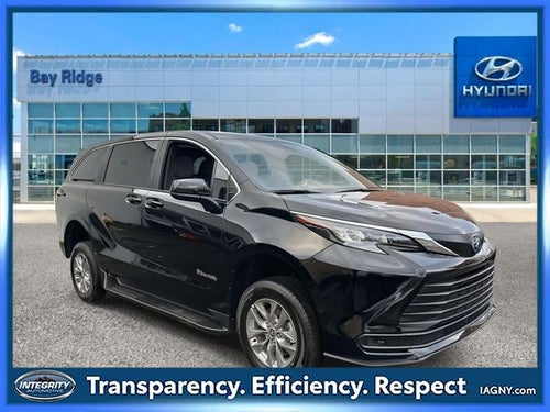 2026 Toyota Sienna LE 8 Passenger