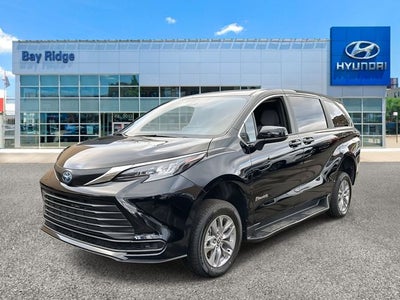 2026 Toyota Sienna LE 8 Passenger