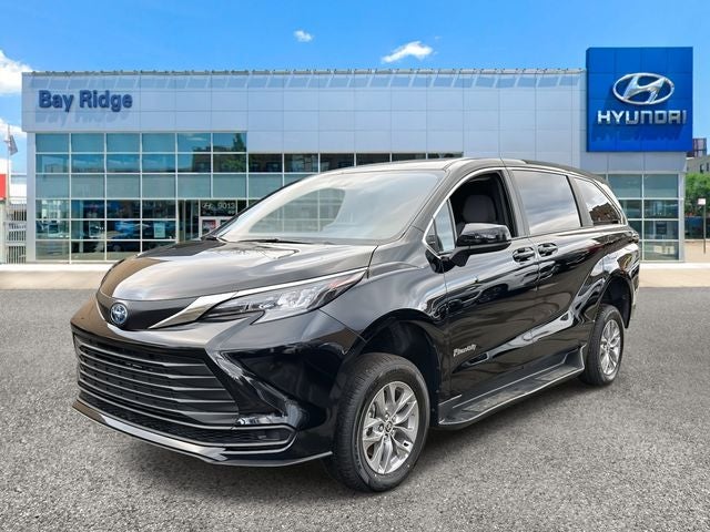 2026 Toyota Sienna LE 8 Passenger