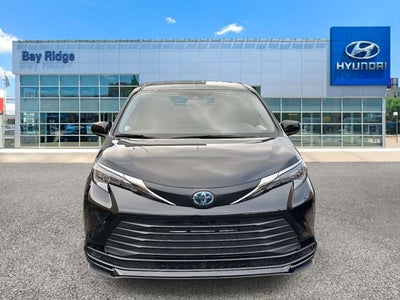 2026 Toyota Sienna LE 8 Passenger