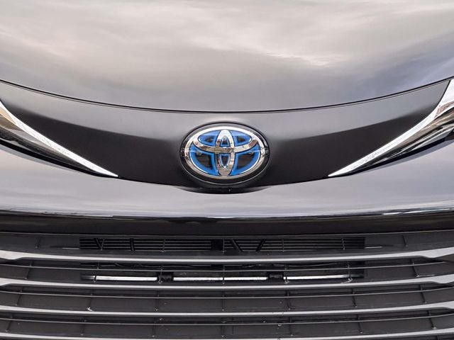 2026 Toyota Sienna LE 8 Passenger