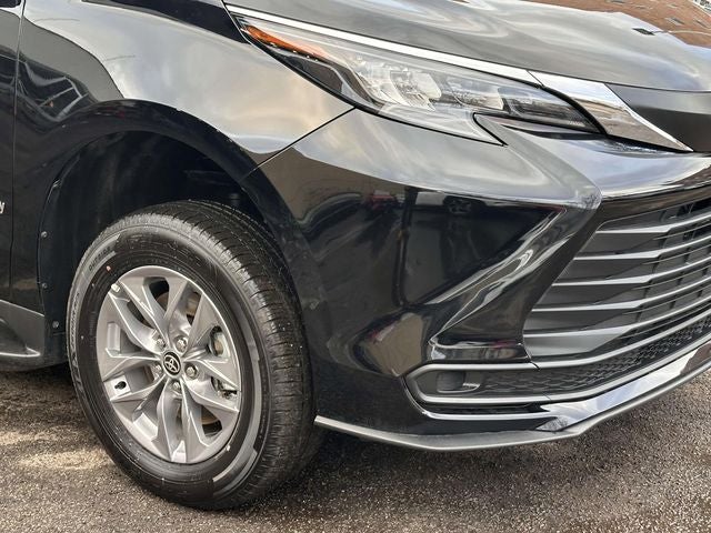 2026 Toyota Sienna LE 8 Passenger