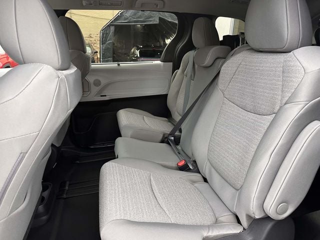 2026 Toyota Sienna LE 8 Passenger