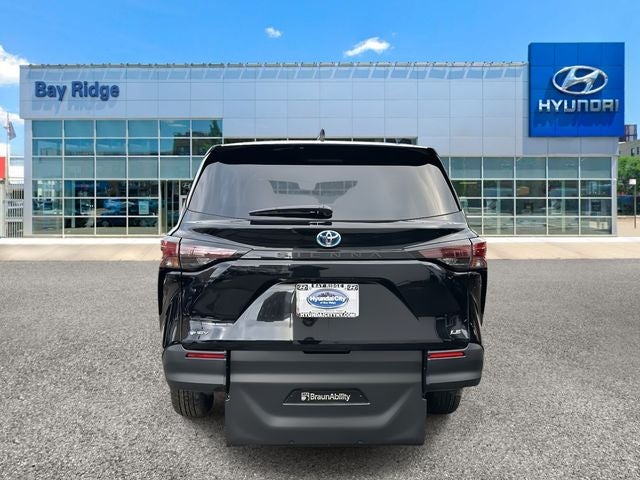 2026 Toyota Sienna LE 8 Passenger