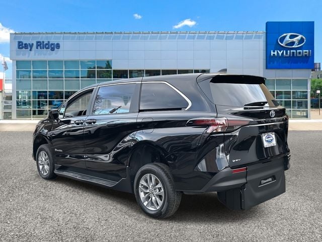 2026 Toyota Sienna LE 8 Passenger