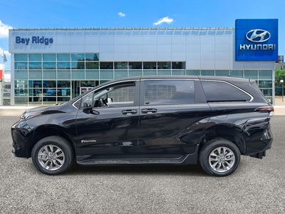 2026 Toyota Sienna LE 8 Passenger