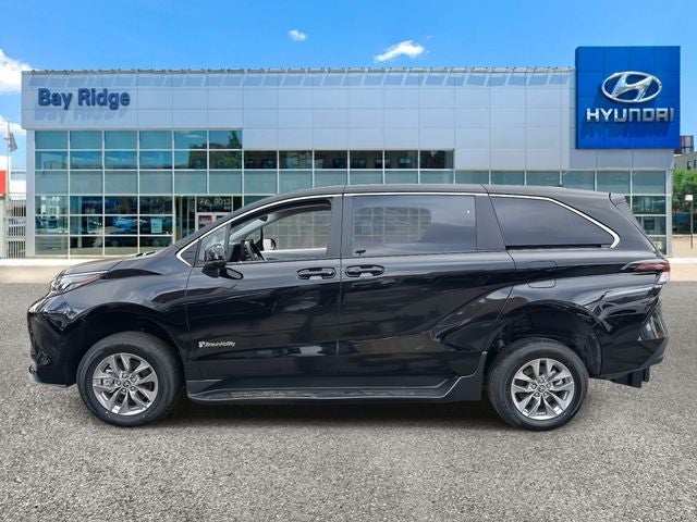 2026 Toyota Sienna LE 8 Passenger