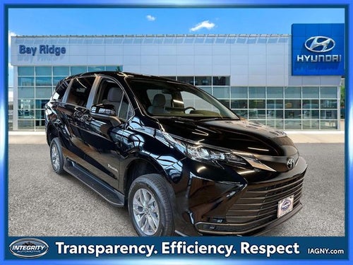 2026 Toyota Sienna Mobility LE 8 Passenger