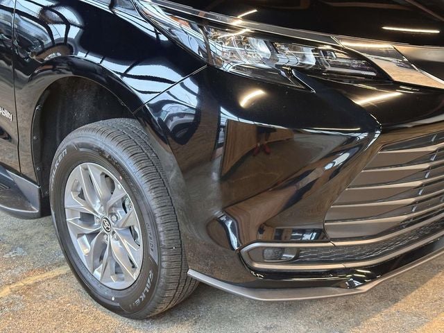 2026 Toyota Sienna Mobility LE 8 Passenger