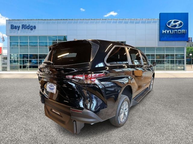 2026 Toyota Sienna Mobility LE 8 Passenger