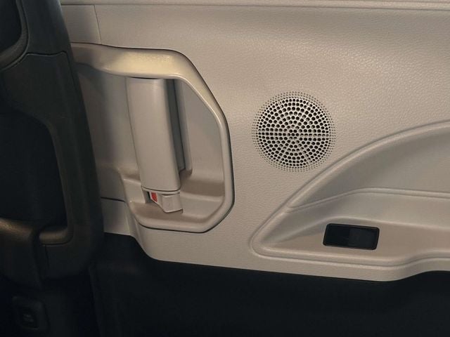 2026 Toyota Sienna Mobility LE 8 Passenger