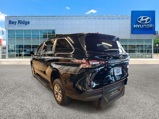 2026 Toyota Sienna Mobility LE 8 Passenger