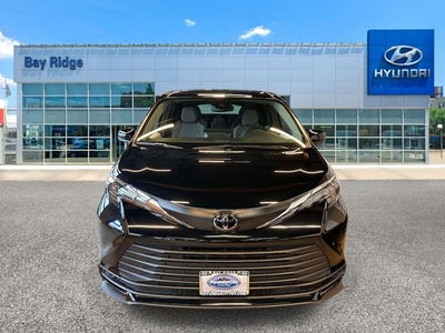 2026 Toyota Sienna Mobility LE 8 Passenger