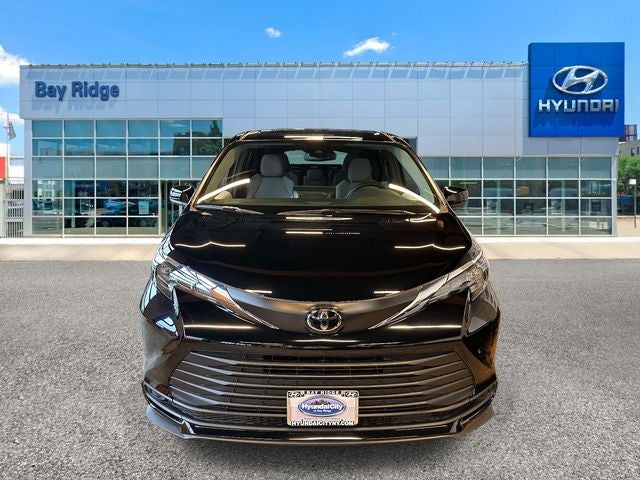 2026 Toyota Sienna Mobility LE 8 Passenger