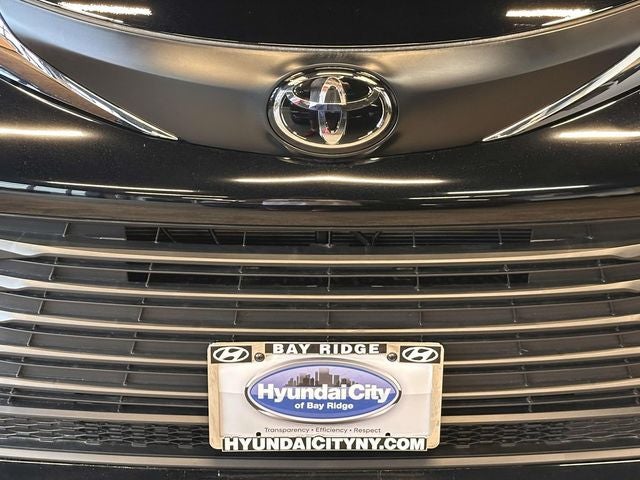 2026 Toyota Sienna Mobility LE 8 Passenger