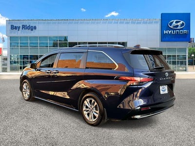 2022 Toyota Sienna Limited 7 Passenger