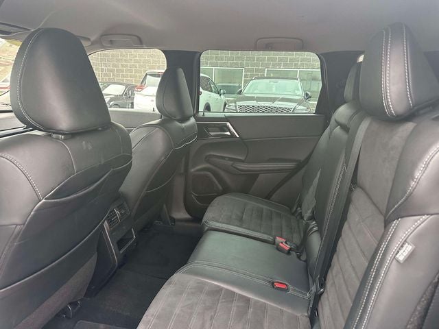 2023 Mitsubishi Outlander SE
