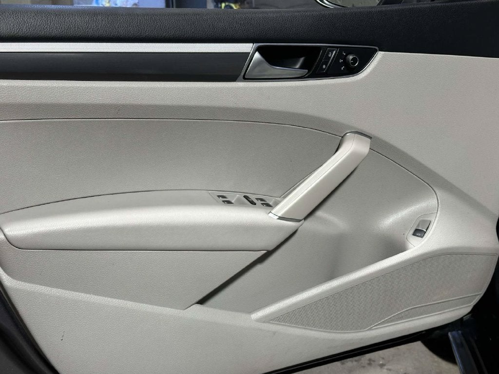 2016 Volkswagen Passat 1.8T R-Line