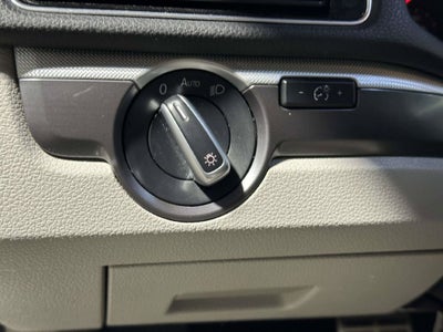 2016 Volkswagen Passat 1.8T R-Line