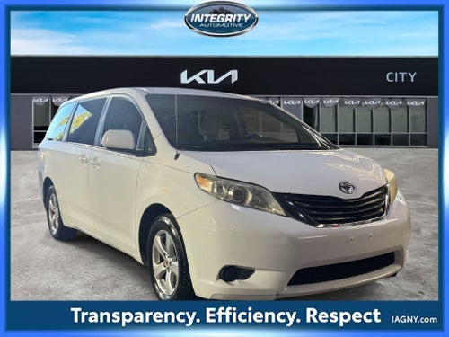 2012 Toyota Sienna LE 8 Passenger