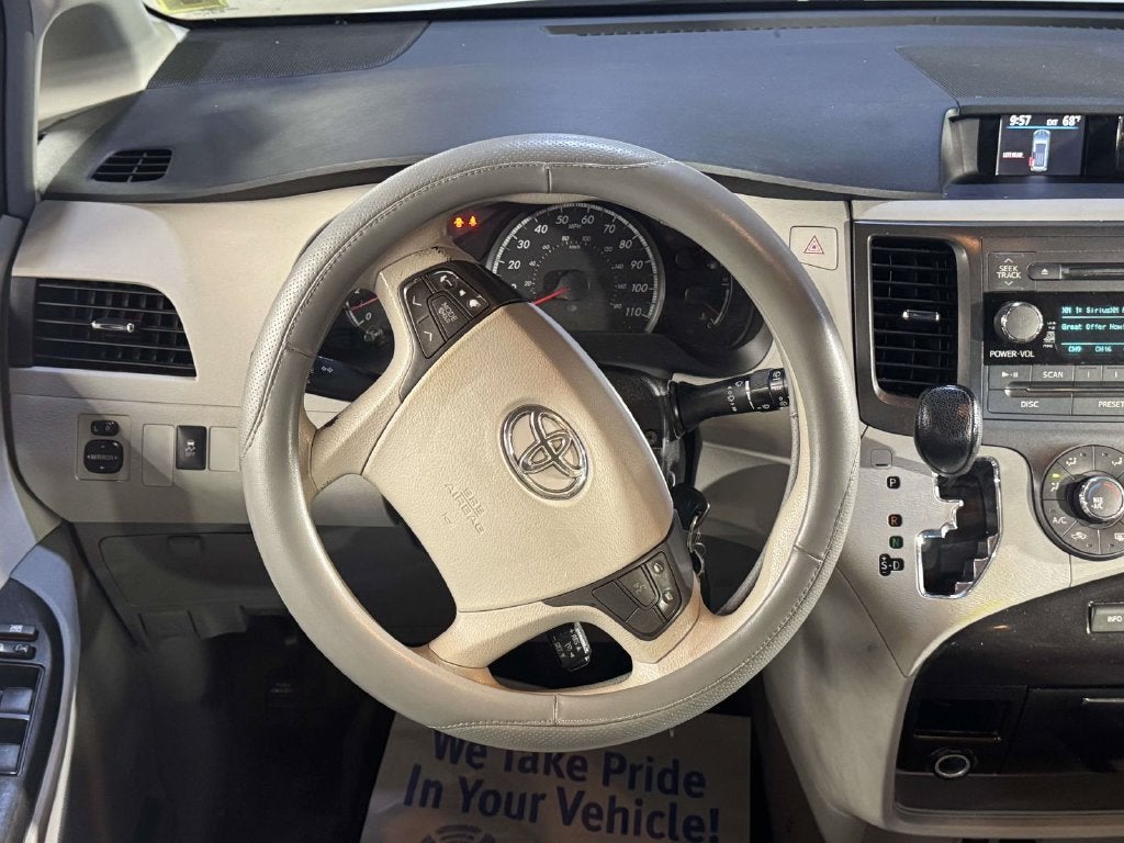 2012 Toyota Sienna LE 8 Passenger